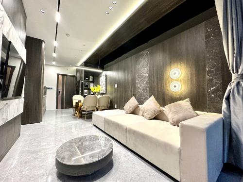 Vị trí đắc địa Tân Phú, biệt thự sang trọng 105m² ngay giao lộ Ngọc Hầu giá tốt!